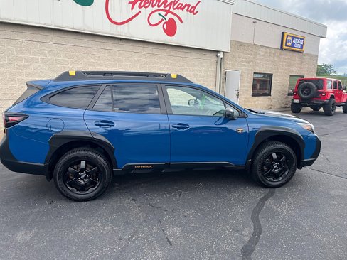 Used 2022 Subaru Outback Wilderness image 7