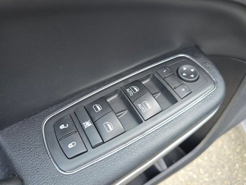 Used 2017 Chrysler 300 C w/ Safetytec Plus Group image 25