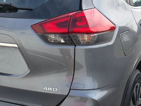 Used 2018 Nissan Rogue S image 12