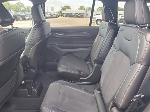 New 2025 Jeep Grand Cherokee L Altitude image 10