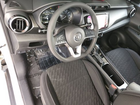Certified 2021 Nissan Kicks SV w/ Interior Electronics Package image 11