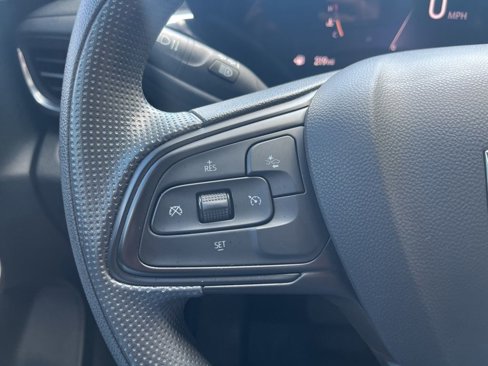 Used 2024 Buick Envista Preferred image 38