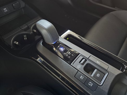 Used 2023 Toyota Prius XLE image 27
