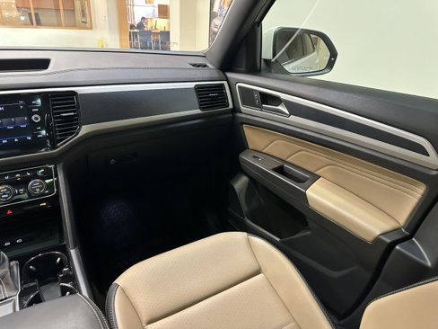 Used 2023 Volkswagen Atlas Cross Sport SE w/ Panoramic Sunroof Package image 11