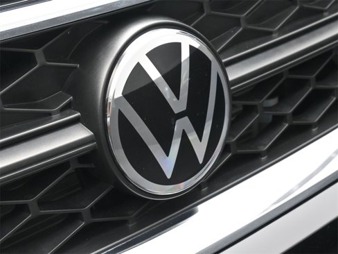Used 2023 Volkswagen Taos SE w/ Panoramic Sunroof Package image 19