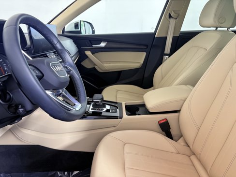 Used 2024 Audi Q5 2.0T Premium w/ Convenience Package image 26