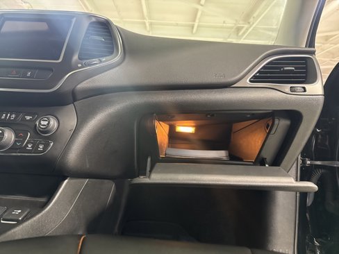 Used 2022 Jeep Cherokee Trailhawk w/ Comfort/Convenience Group image 47