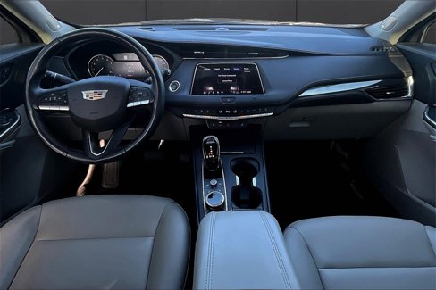 Used 2020 Cadillac XT4 Luxury w/ Cold Weather Package image 15