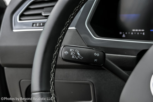 Used 2024 Volkswagen Tiguan SE w/ Panoramic Sunroof Package image 39