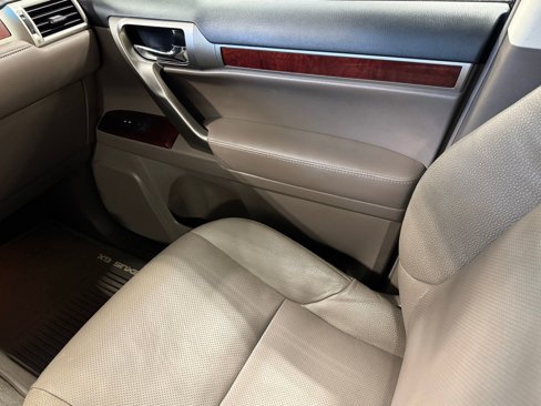 Used 2016 Lexus GX 460 image 28