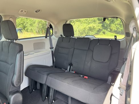 Used 2020 Dodge Grand Caravan SE w/ UConnect Hands-Free Group image 13