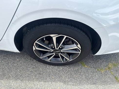 Used 2023 Kia Forte LXS w/ LXS Technology Package image 12