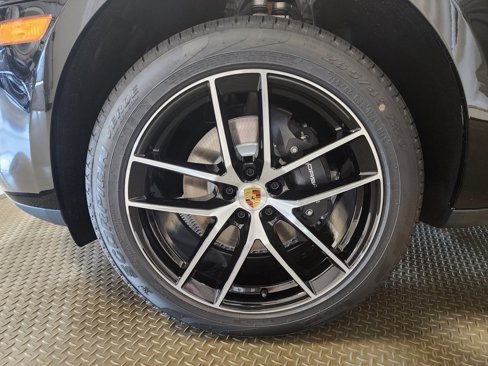 New 2025 Porsche Macan image 28