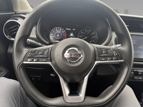 Used 2021 Nissan Kicks SV image 15