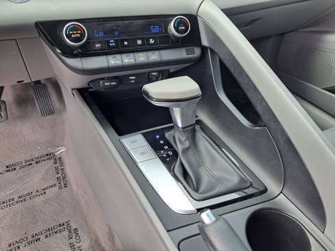 Used 2023 Hyundai Elantra SEL image 15