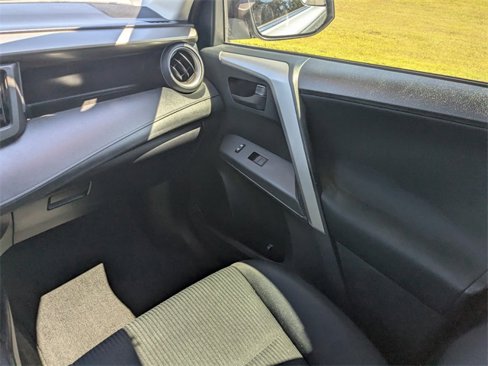 Used 2016 Toyota RAV4 LE image 16