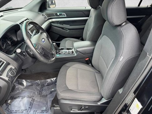 Used 2016 Ford Explorer XLT w/ Equipment Group 201A image 10