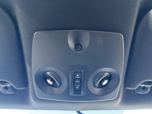 Used 2011 Chrysler 200 Limited image 17