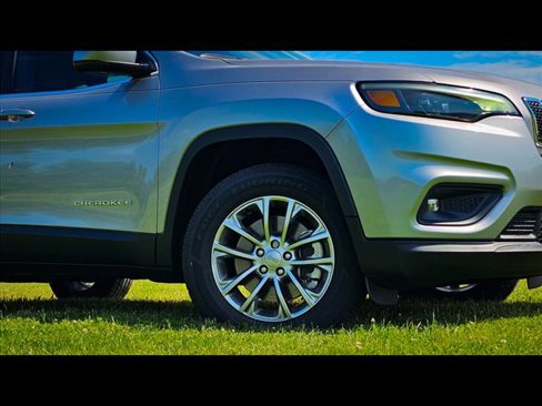 Used 2021 Jeep Cherokee Latitude Lux w/ Comfort/Convenience Group image 10