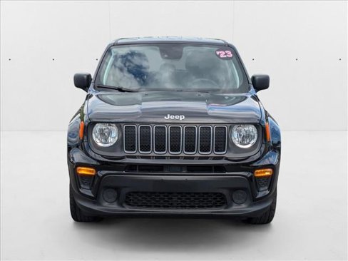 Used 2023 Jeep Renegade Latitude image 2