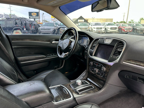 Used 2018 Chrysler 300 Limited image 14