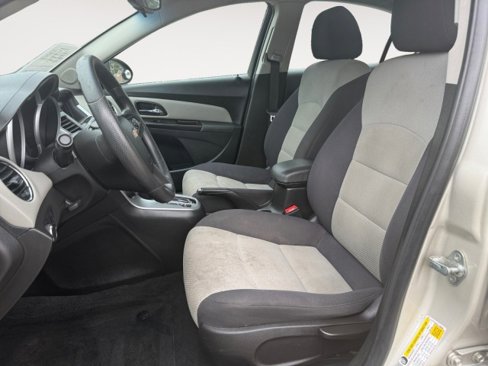 Used 2014 Chevrolet Cruze LS image 8