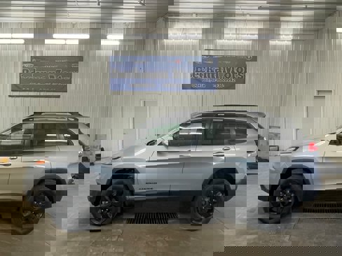 Used 2016 Jeep Cherokee Latitude w/ Cold Weather Group image 2
