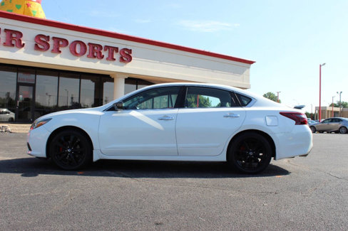 Used 2017 Nissan Altima 2.5 SR w/ Midnight Edition Package image 7