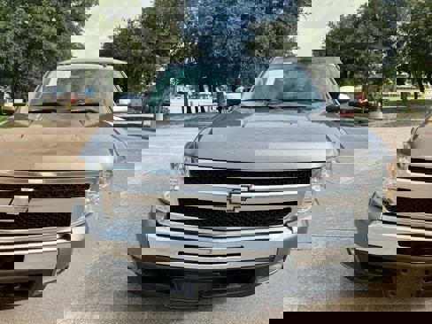Used 2009 Chevrolet Silverado 1500 LT w/ Texas Edition image 2