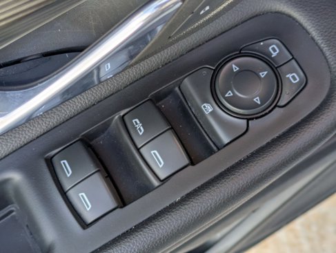 Used 2023 GMC Terrain SLE w/ Driver Convenience Package image 16