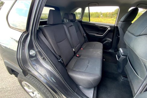 Used 2021 Toyota RAV4 LE image 28