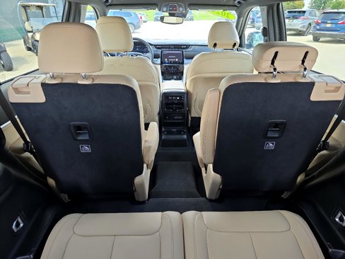 Used 2024 Jeep Grand Cherokee L Limited image 9