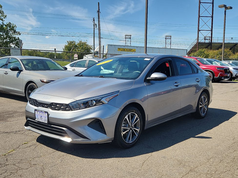 Used 2023 Kia Forte LXS w/ LXS Technology Package image 3