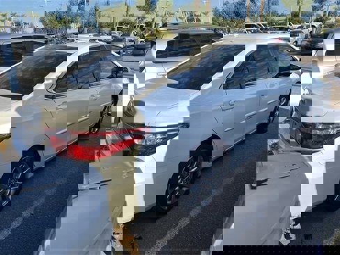 Used 2016 Toyota Camry image 4