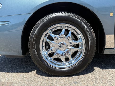 Used 2006 Buick LaCrosse CXL w/ Chrome Appearance Package image 9