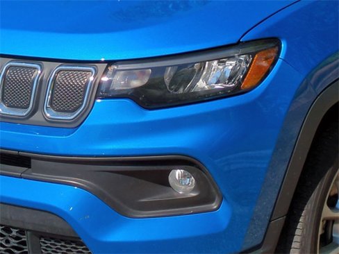 Used 2022 Jeep Compass Latitude image 9