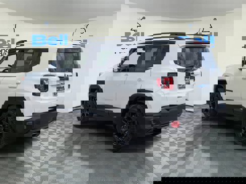 Used 2020 Jeep Renegade Altitude image 3