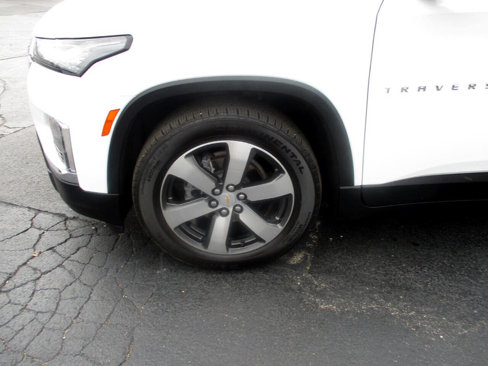 Used 2023 Chevrolet Traverse LT image 19