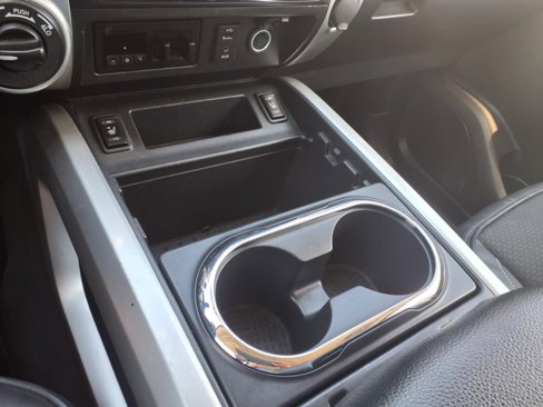 Used 2017 Nissan Titan PRO-4X image 26