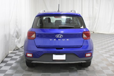 Used 2023 Hyundai Venue Limited image 30
