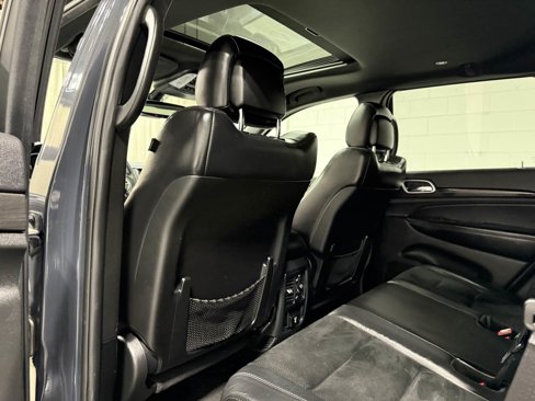 Used 2018 Jeep Grand Cherokee Altitude image 17