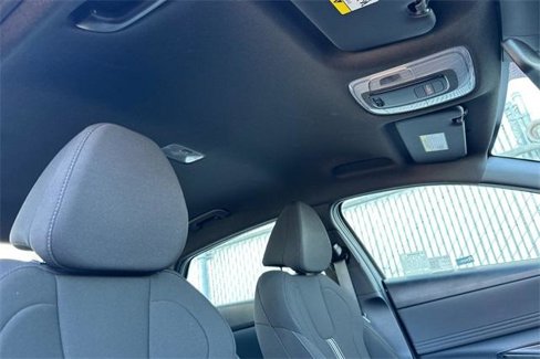 Used 2025 Hyundai Elantra Sport image 17