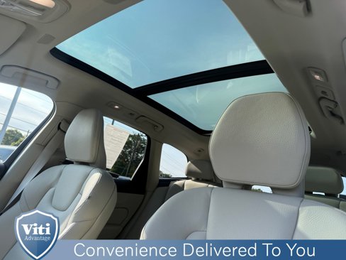 Certified 2023 Volvo XC60 B5 Plus image 19