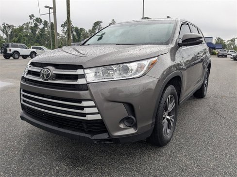 Used 2019 Toyota Highlander LE image 8