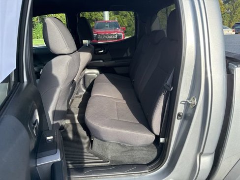 Used 2017 Toyota Tacoma SR image 16