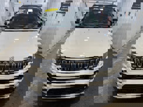 Used 2022 Jeep Compass Limited w/ Sun and Sound Group image 3