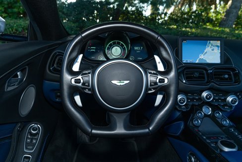 Used 2023 Aston Martin V8 Vantage Roadster image 21