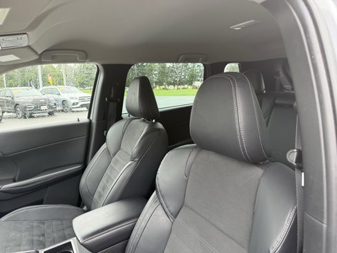 Used 2023 Mitsubishi Outlander SE image 13