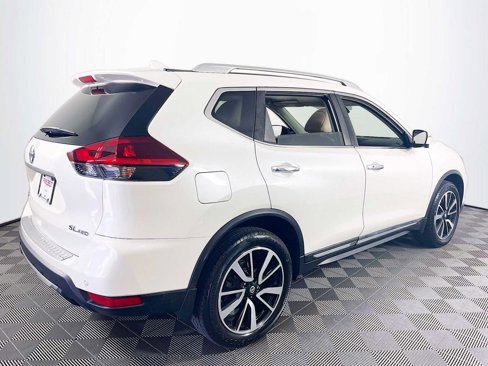 Used 2019 Nissan Rogue SL w/ Premium Package image 4