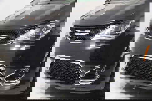 Used 2017 Chrysler Pacifica Limited w/ Advanced Safetytec Group image 72